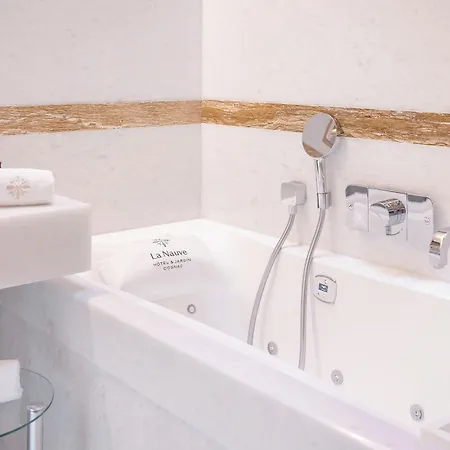 La Nauve - Et Jardin Hotel *