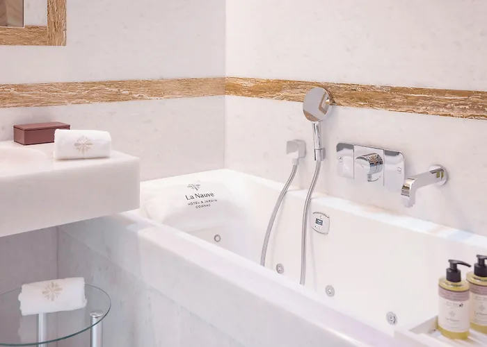 La Nauve - Et Jardin Hotel *